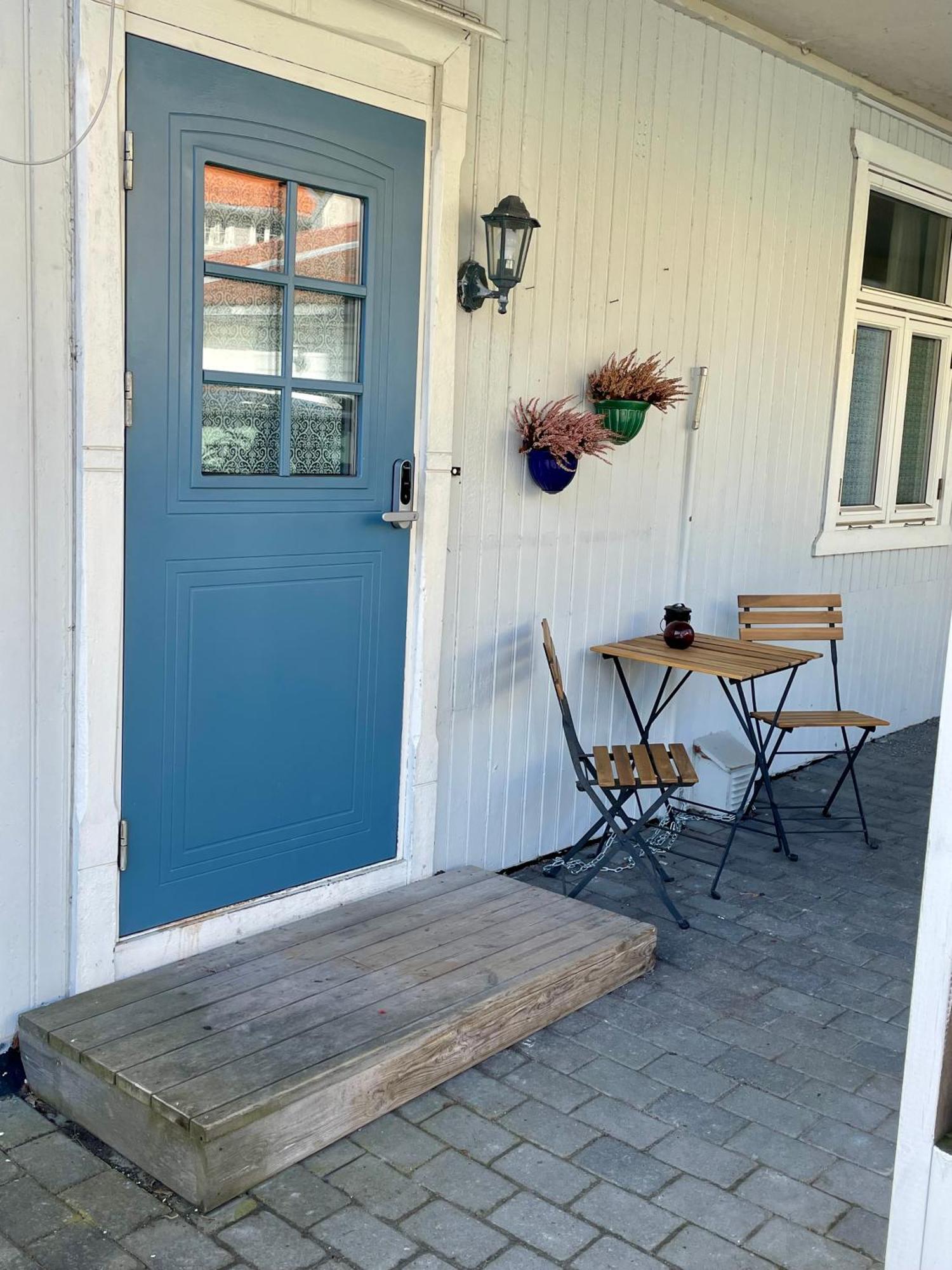 Sentral Og Fargerik Bygardsleilighet Halden Kültér fotó